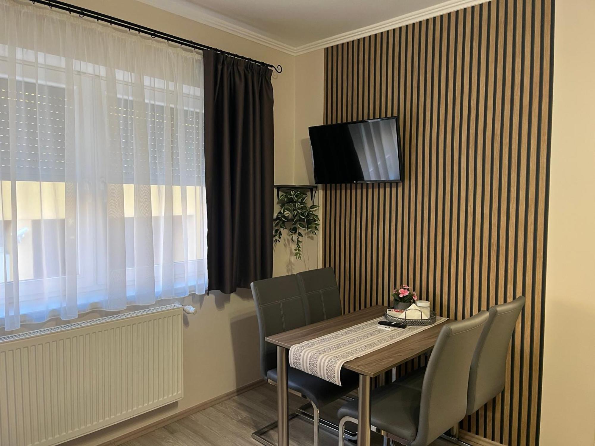 Oreo Apartman Eger Esterno foto